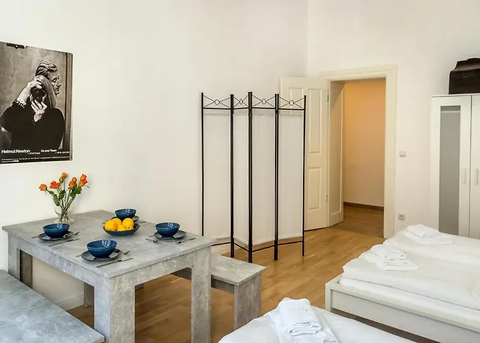 Newton-appartement Mit 3 Schlafzimmern Apartment Berlin